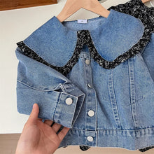 Enchanted Blossom™ - Spijkerjas in combinatie met jurk 