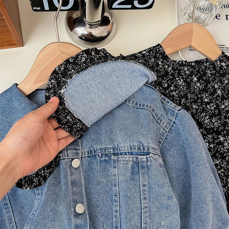 Enchanted Blossom™ - Spijkerjas in combinatie met jurk 